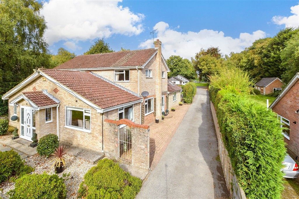 Property photo 1 of 20 External (Brochure)