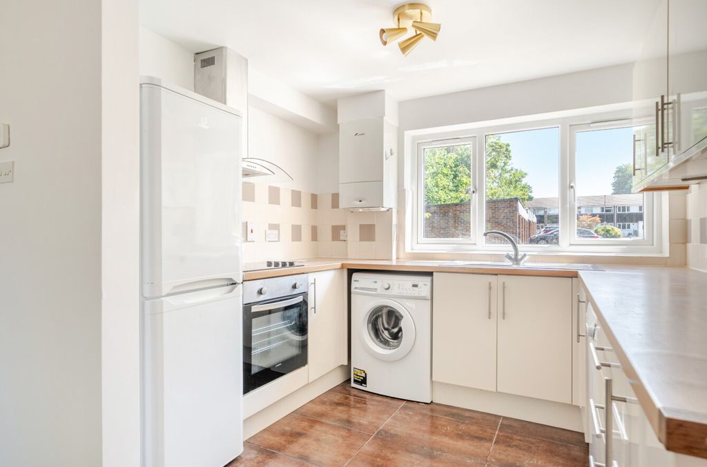 Property photo 2 of 19 1499029-15-6A69dc...