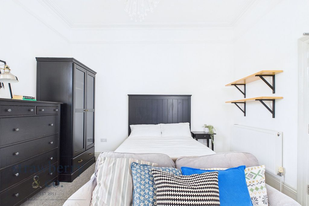 Property photo 1 of 9 Similar To Room 2