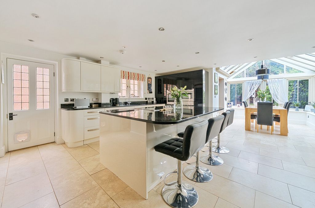 Property photo 3 of 23 1329841-37-6888Bb...