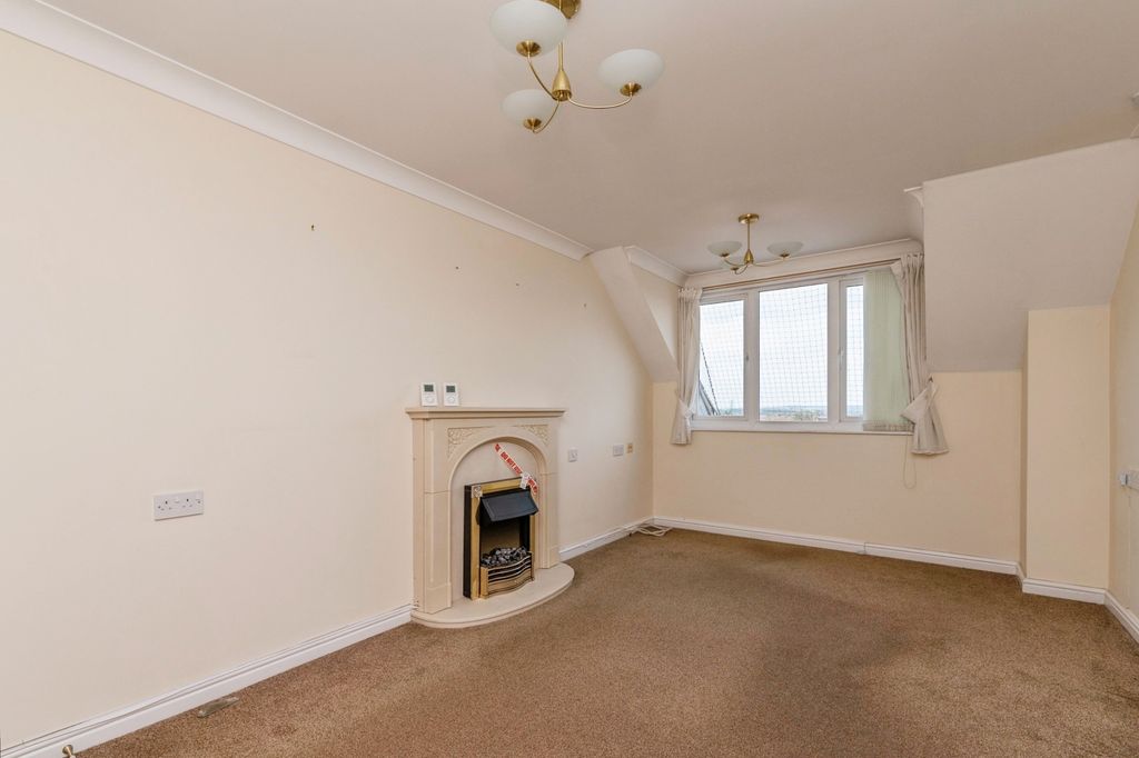 Property photo 3 of 17 Photo