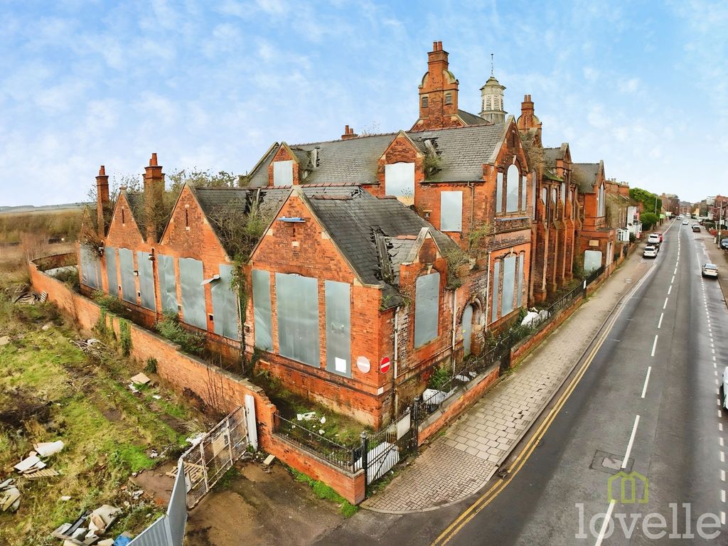 Property photo 1 of 17