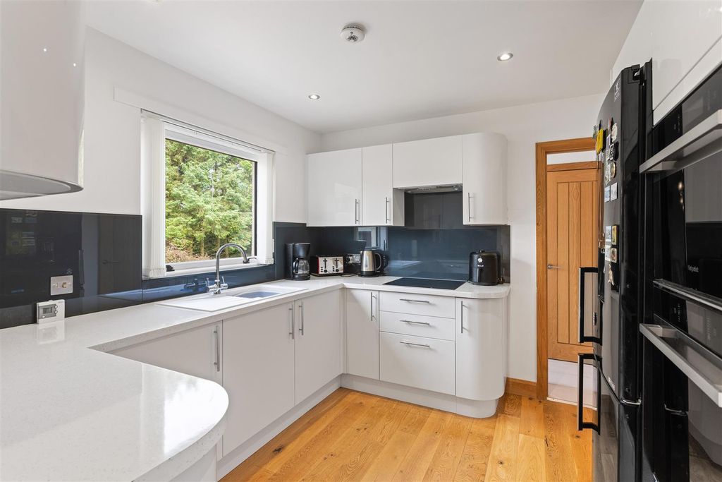Property photo 3 of 33 9.Jpg