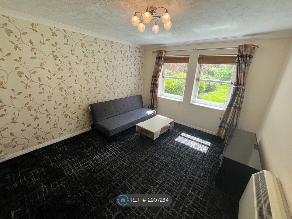 Property photo 3 of 13 Living Room