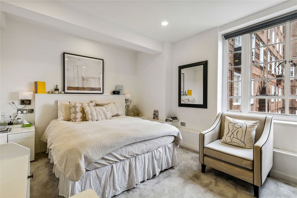 Property photo 3 of 15 Principal Bedroom