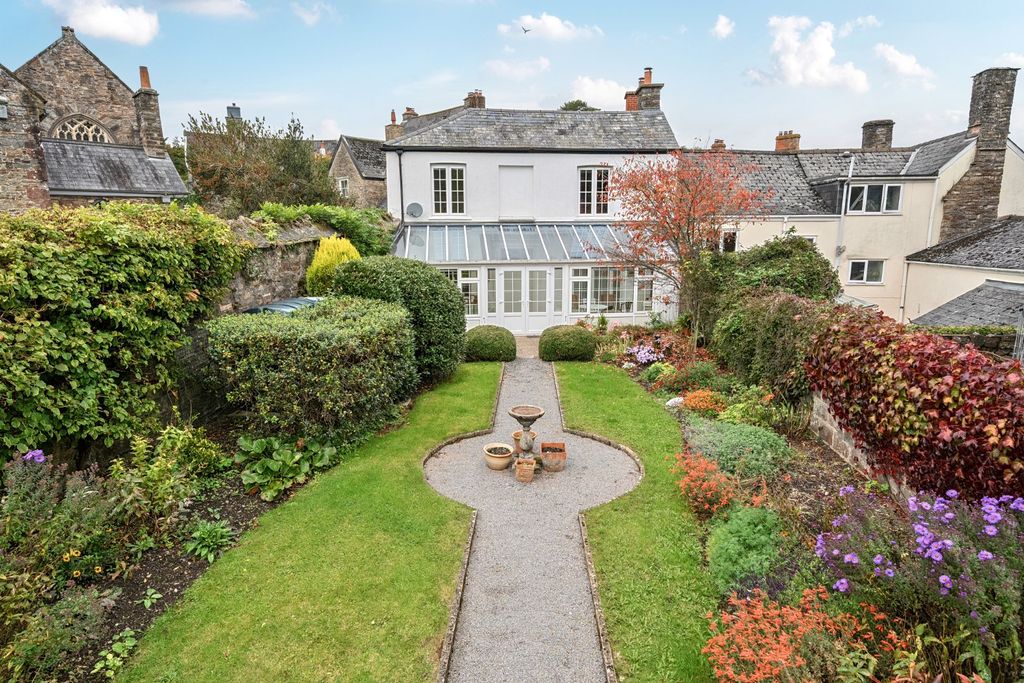 Property photo 1 of 32 Bampton, Seddons