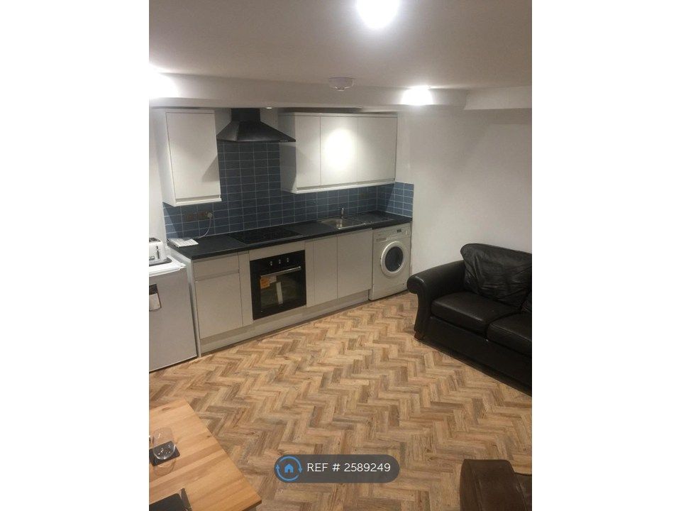 Property photo 1 of 7 Kitchen Area