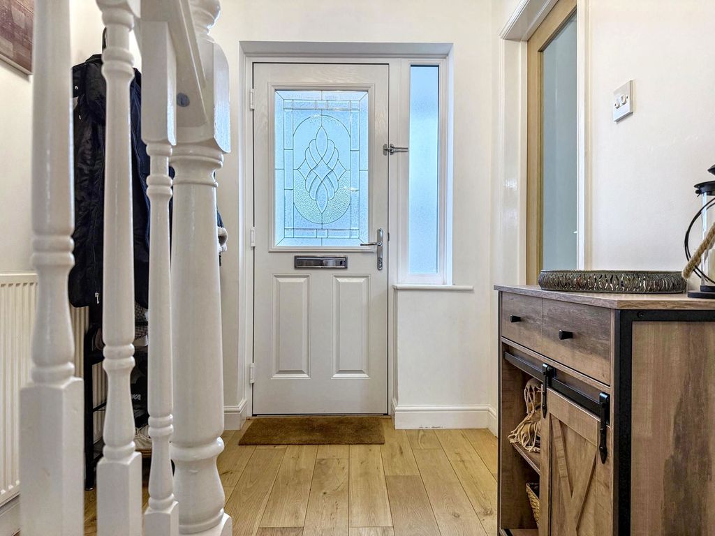 Property photo 3 of 26