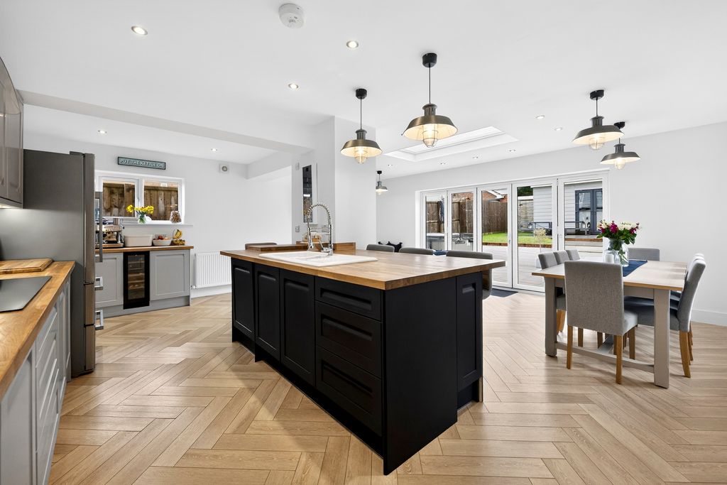 Property photo 3 of 19 Open Plan