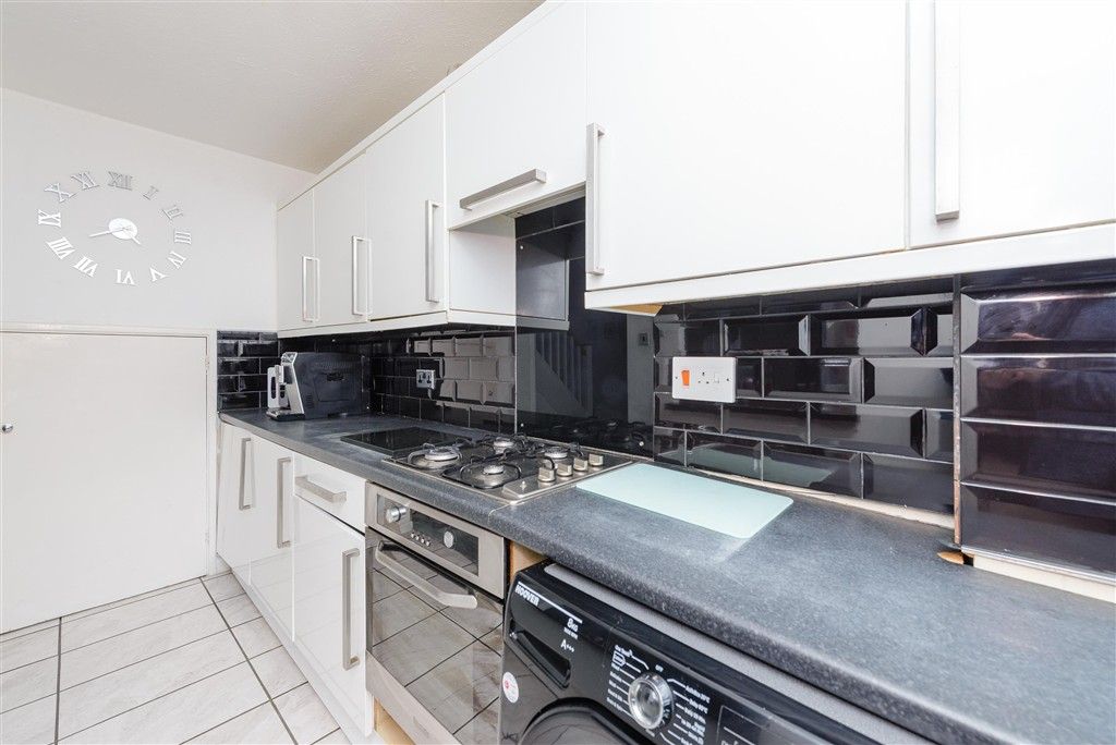 Property photo 2 of 9 Kitchen