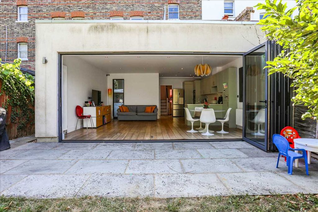 Property photo 2 of 25