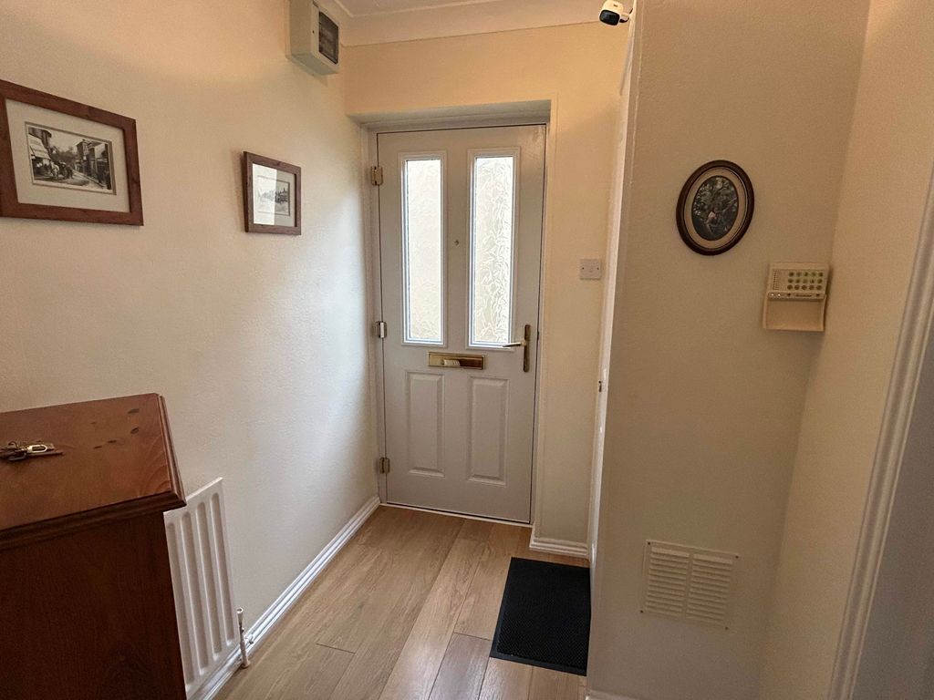 Property photo 3 of 7 Hall