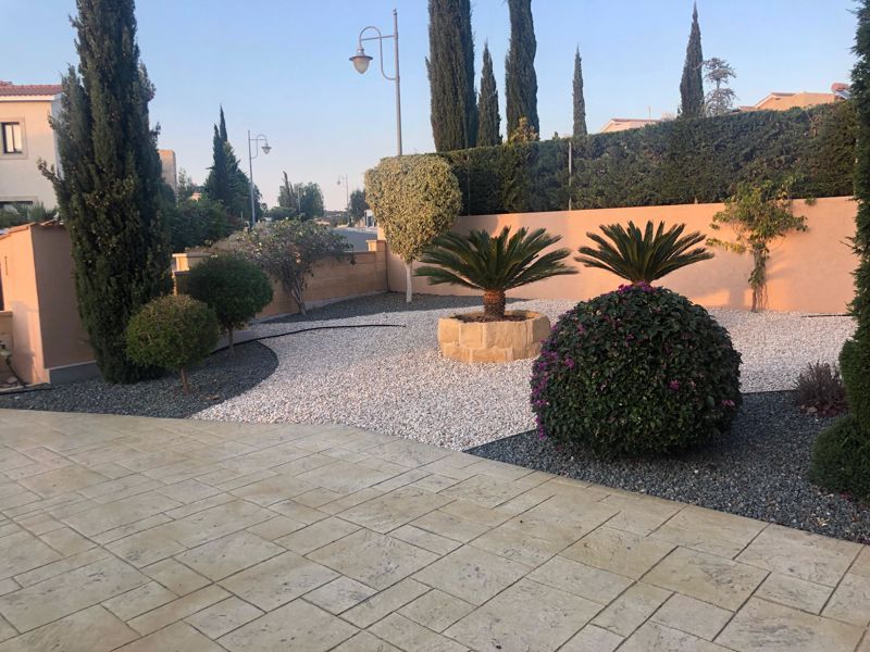 Property photo 3 of 14 Garden