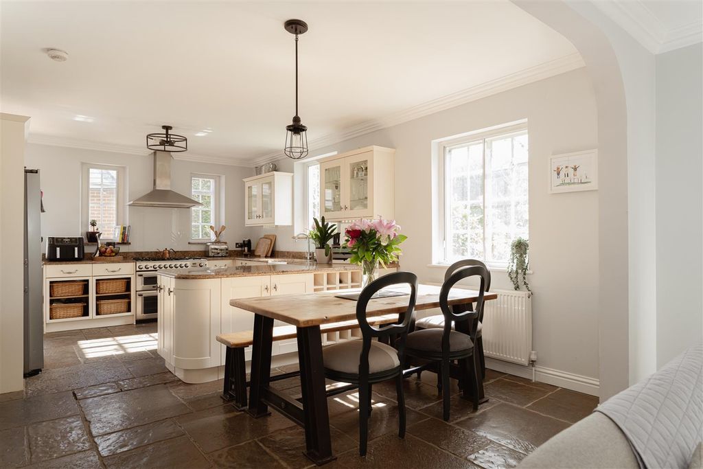 Property photo 3 of 29 2.Jpg