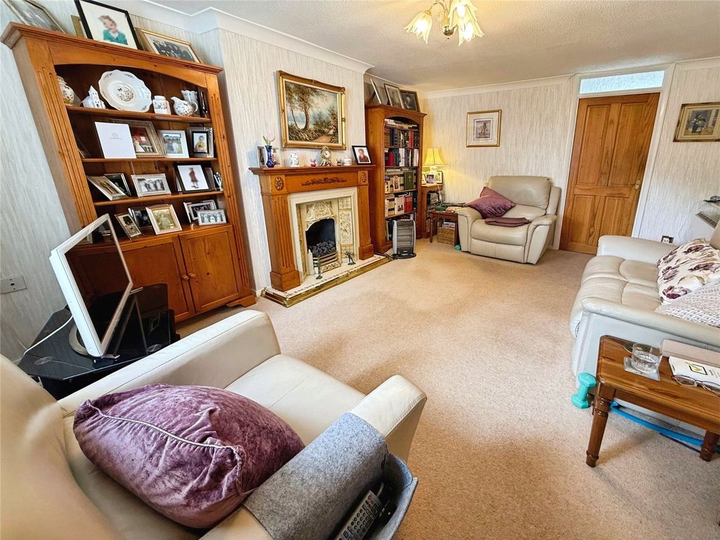 Property photo 2 of 14 Lounge