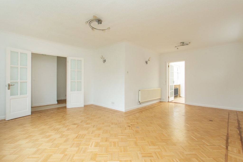 Property photo 3 of 15 Picture 3