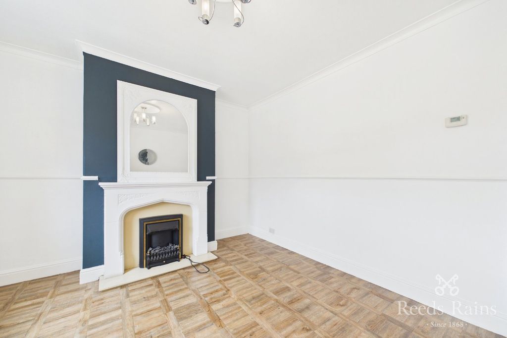 Property photo 2 of 11 Picture No. 14