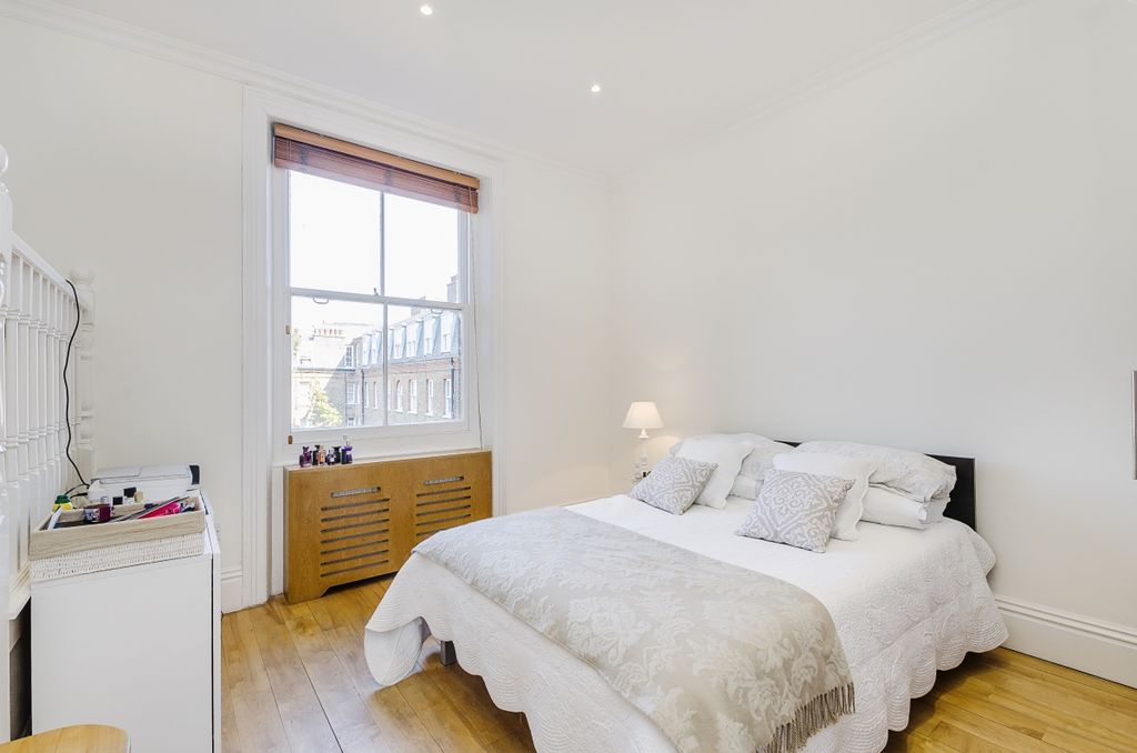 Property photo 3 of 9 Bedroom