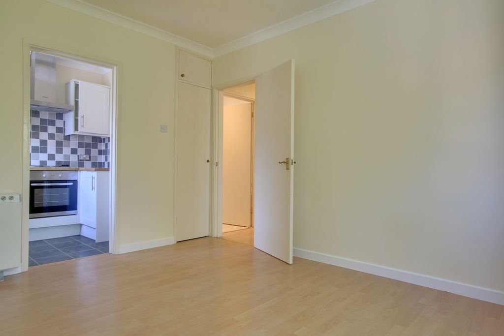 Property photo 2 of 8 Img_3487-Img_3489