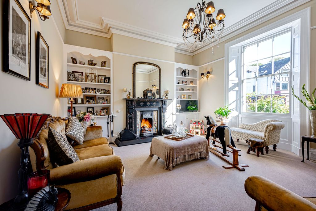 Property photo 3 of 59