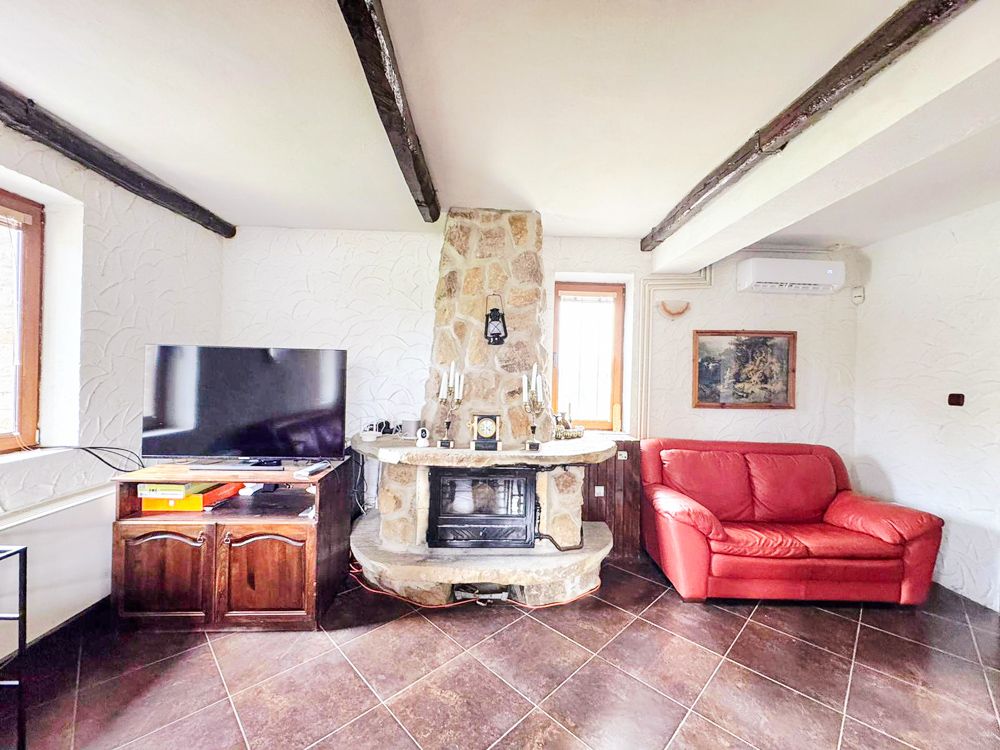 Property photo 3 of 25