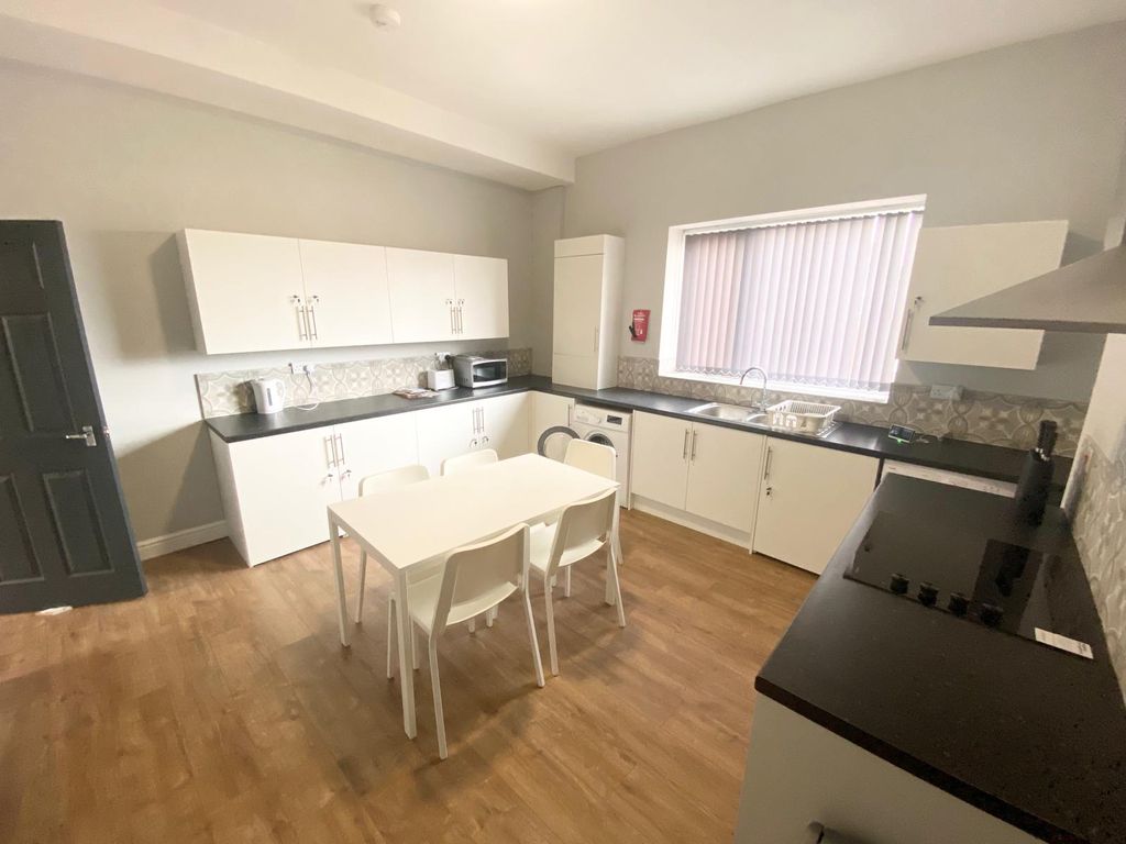 Property photo 1 of 9 6 Bed HMO - Doncaster Road, Barnsley