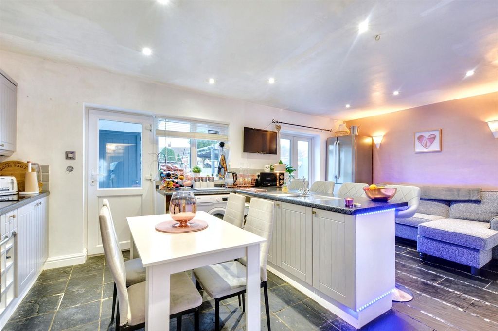 Property photo 3 of 15 Kitchen Diner