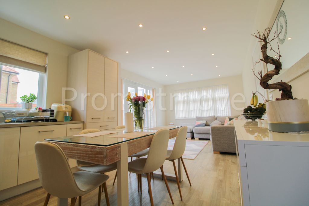 Property photo 3 of 19 Na