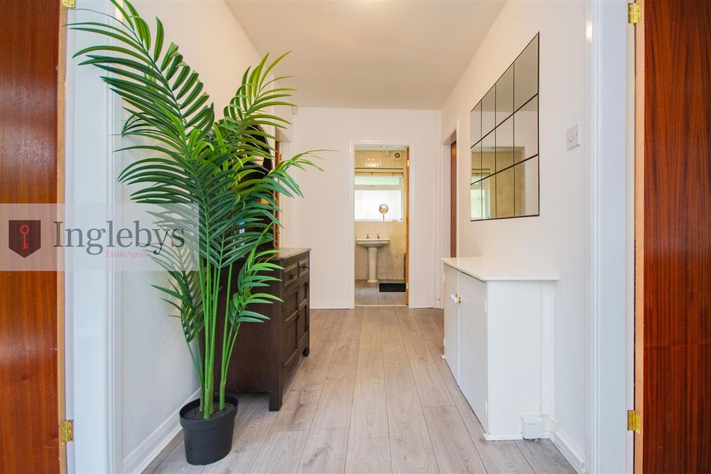 Property photo 3 of 28