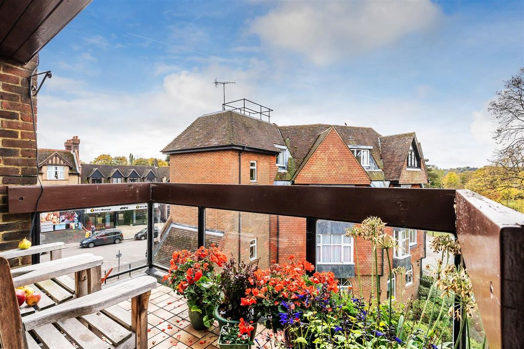 Property photo 3 of 20 17-Oakleigh-Court-4.Jpg