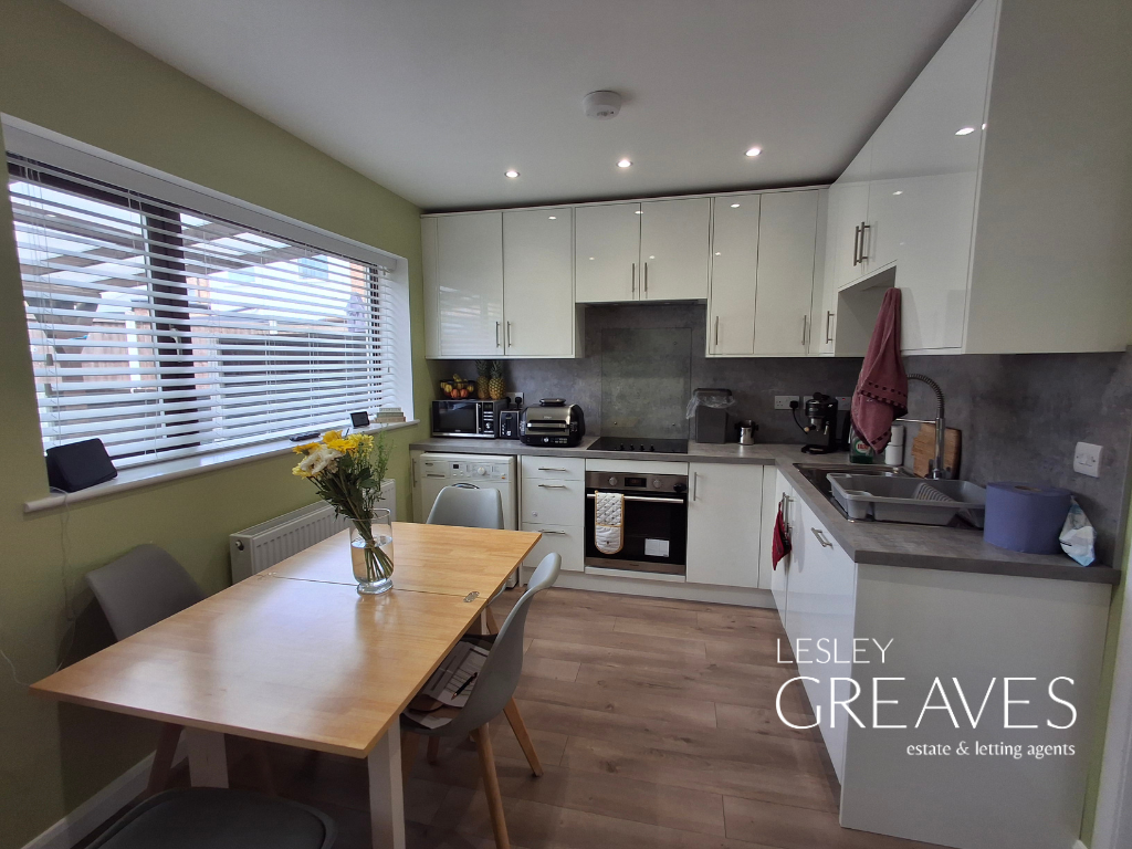 Property photo 2 of 10 Kitchen