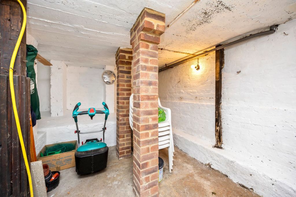 Additional image 30 of 6 bed semi-detached house for salePaddockhall Road, Haywards Heath RH16