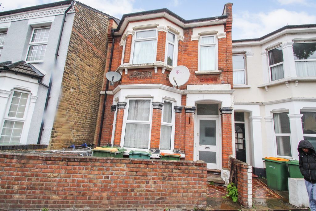 Property photo 1 of 12 5244400