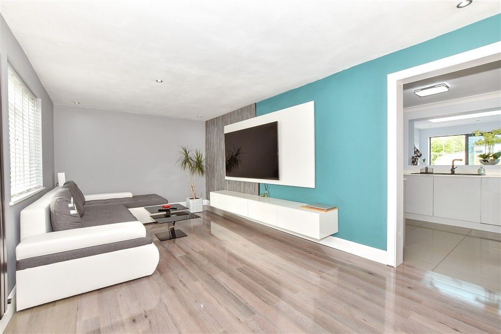 Property photo 2 of 10 Lounge