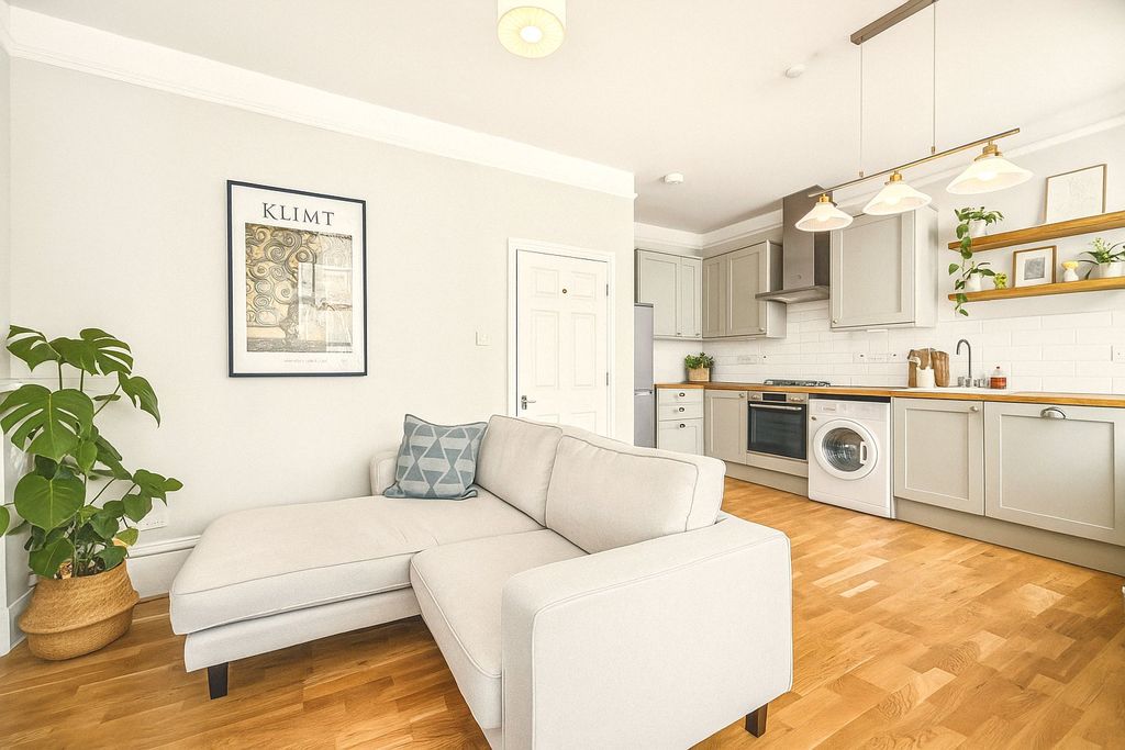 Property photo 2 of 8 Picture No. 27