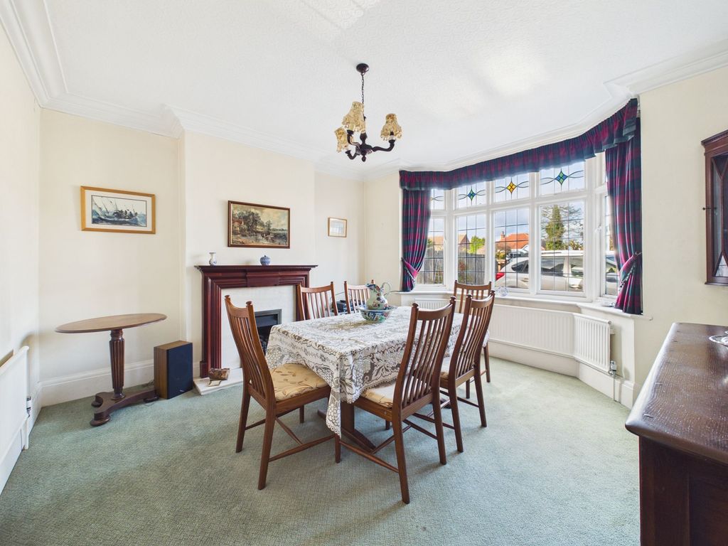 Property photo 3 of 18 Dining Room