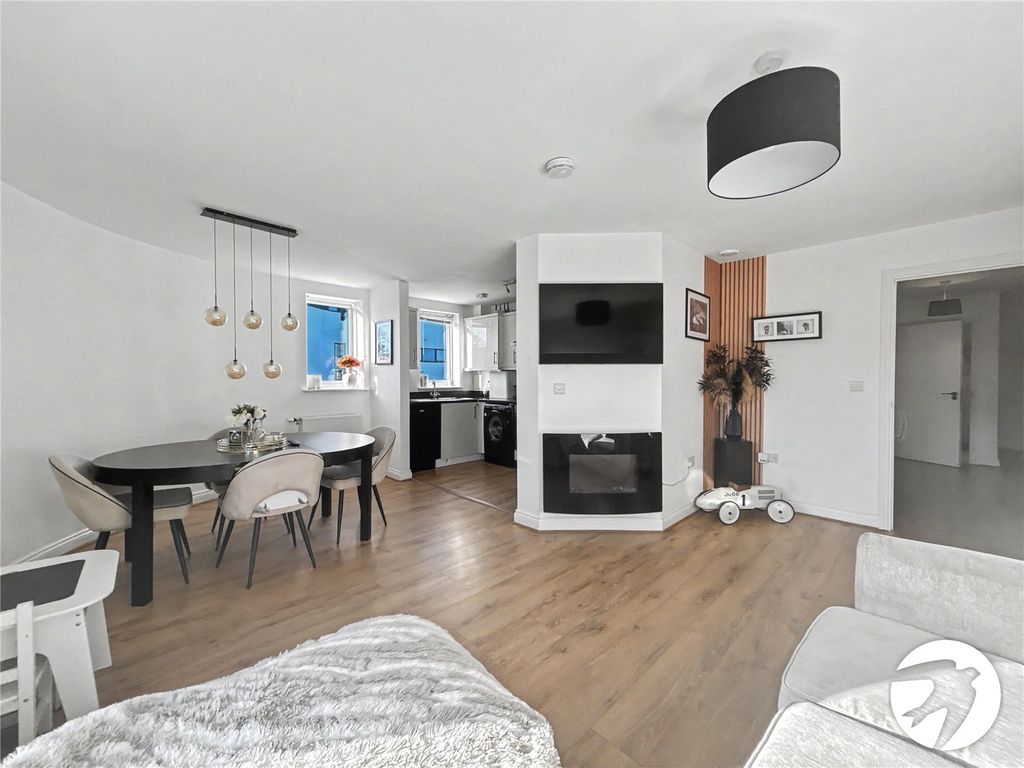 Property photo 2 of 28 Picture No. 26