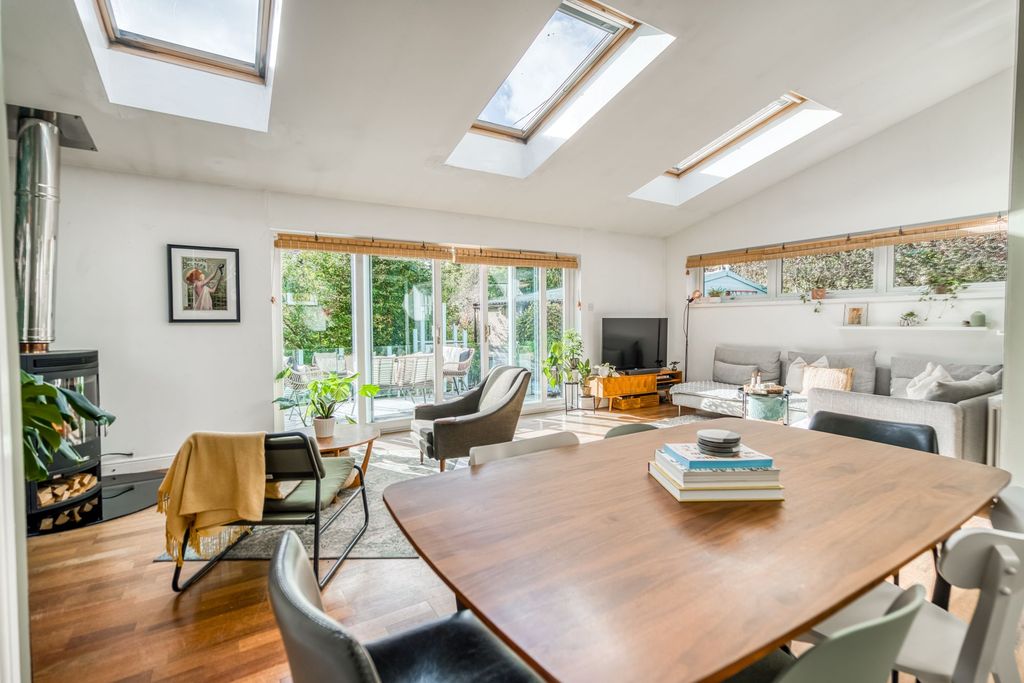 Property photo 2 of 37