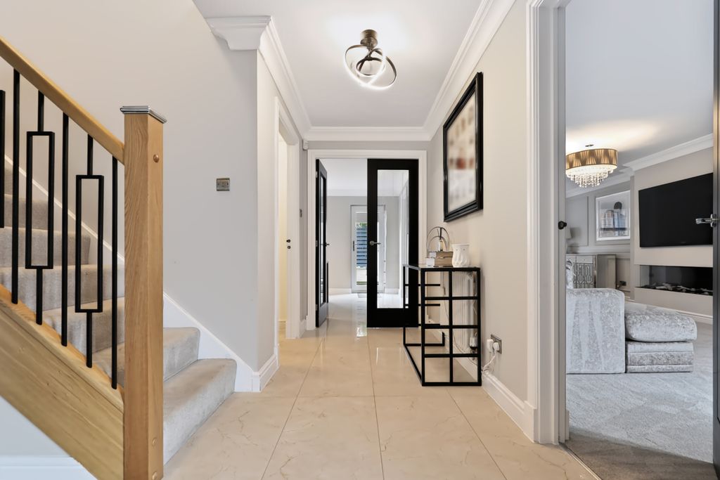 Property photo 2 of 64