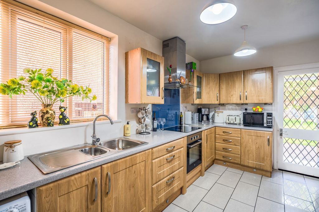 Property photo 3 of 11