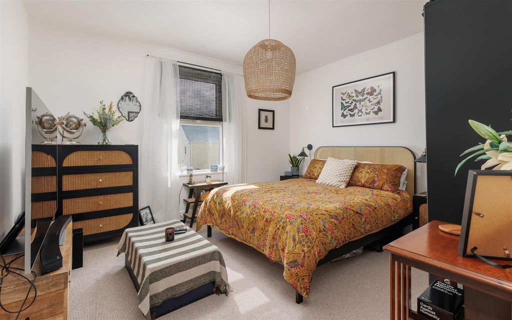 Property photo 2 of 27 Principal Double Bedroom
