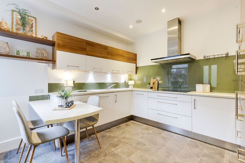 Property photo 3 of 33