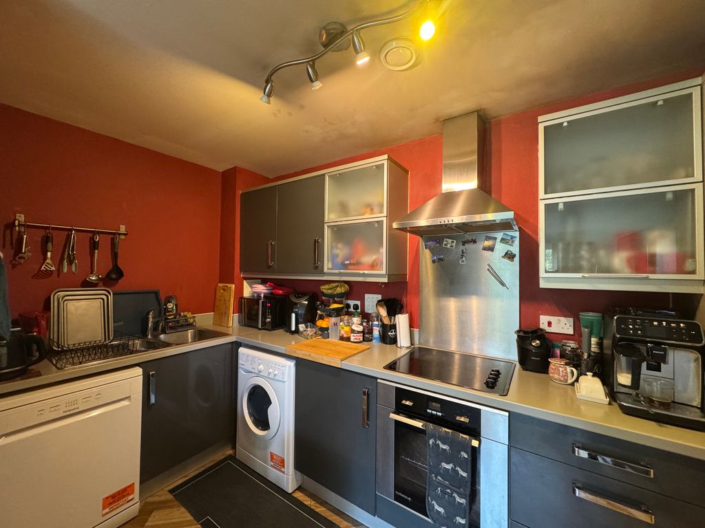 Property photo 3 of 8 Kitchen