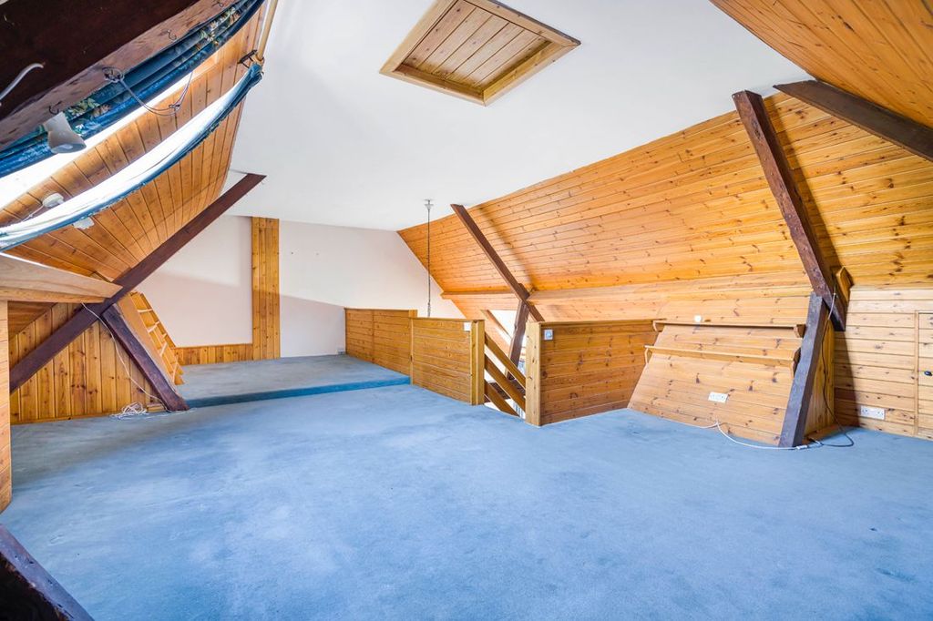 Property photo 3 of 23