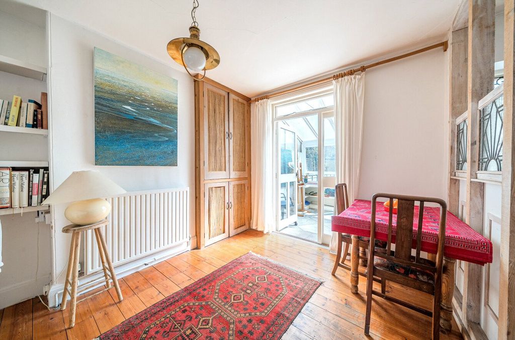 Property photo 3 of 11 Dining
