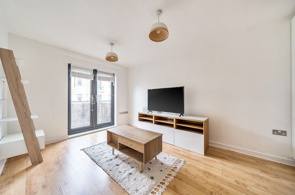 Property photo 2 of 9