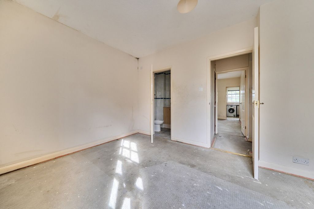 Property photo 3 of 18 Internal