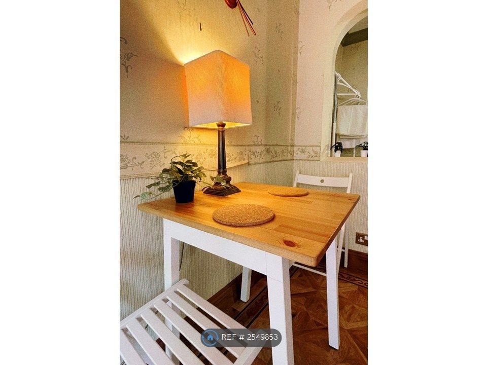 Property photo 3 of 7 Dinning Table