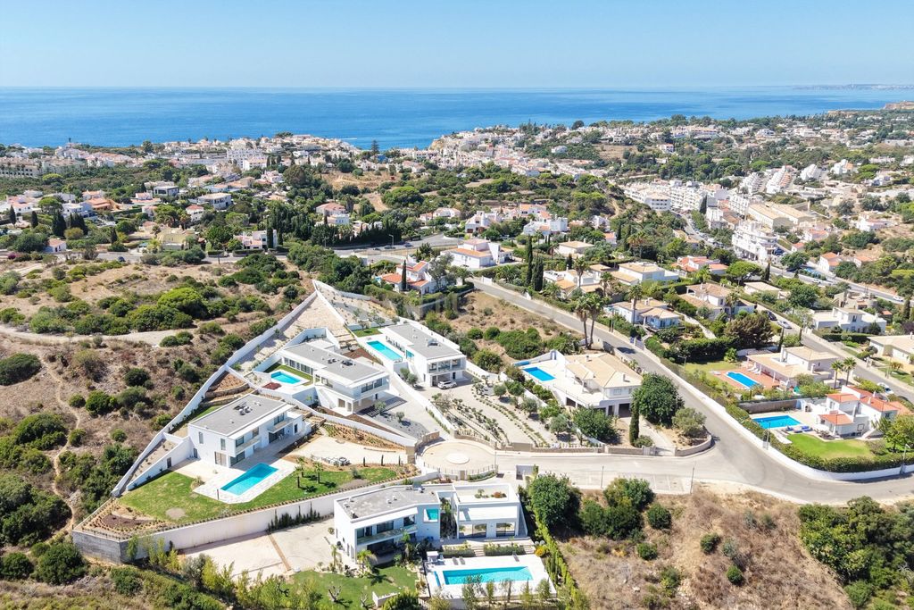 Property photo 1 of 11 Urban Plot Of 2,100 m² In The Centre Of Carvoeiro | 800 Meters From The Beach