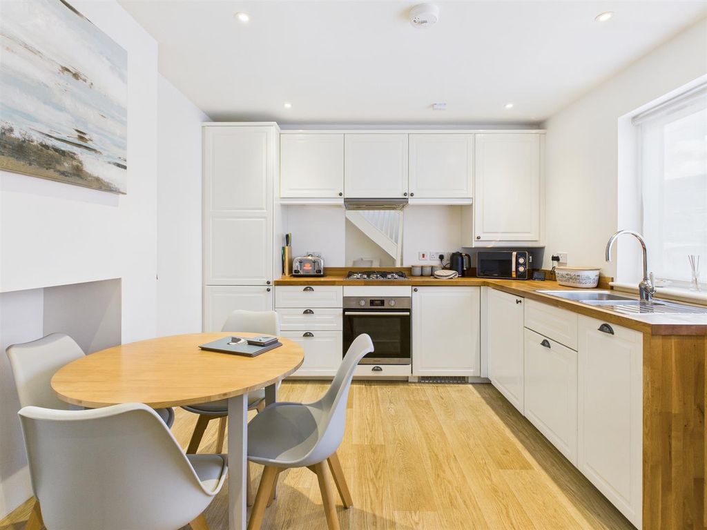 Property photo 2 of 21 Cam04116G0-Pr0249-Still001.Jpg